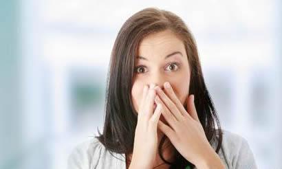 牙龈出血口臭怎么治？